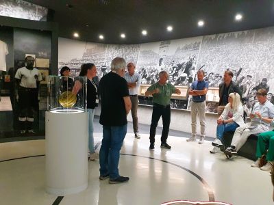 Olaf Thon begeistert die Teilnemer über das Spiel in Bern