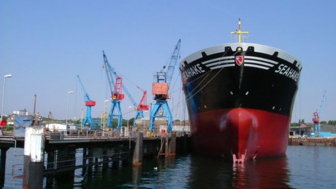 Die Seahake ist 177,75 Meter lang und 28 Meter breit. Der Tanker ist ausgelegt zum Transport von Öl und Ölprodukten.