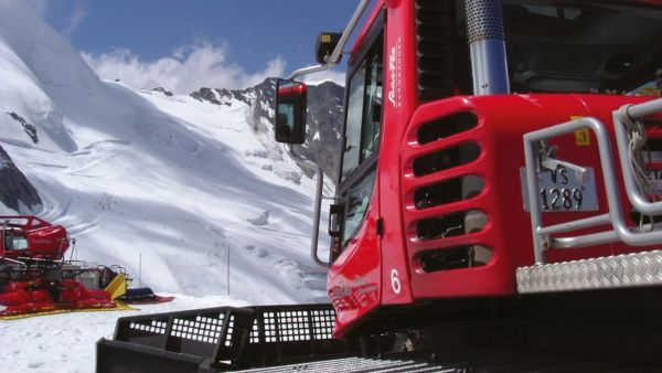 Skiskootertouren und Snowboardkurse als Incentive auf dem Gletscher