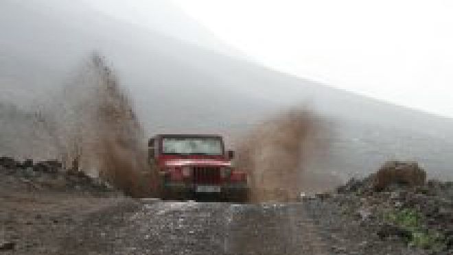 Erst die Arbeit, dann das schnelle Vergnügen im Jeep - so geht Tagung