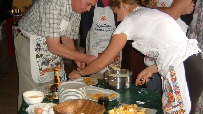 Hier steht Teambuilding im Vordergrund - gemeinsames Kochen als Rahmenprogramm